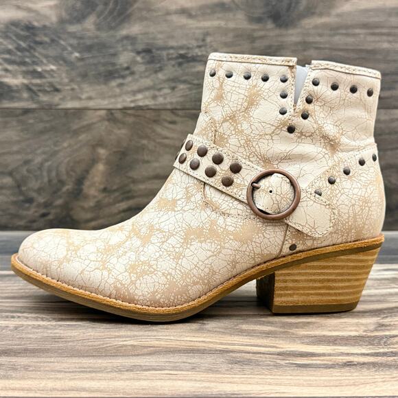 NIB Sofft Allene II 8.5M Western Chic Suede Antique Stud Bootie Boots Natural - Picture 6 of 12